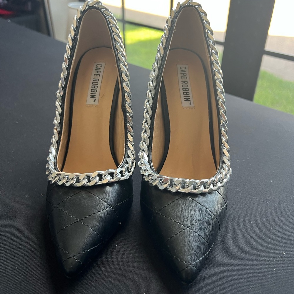 Chains black pumps/heels